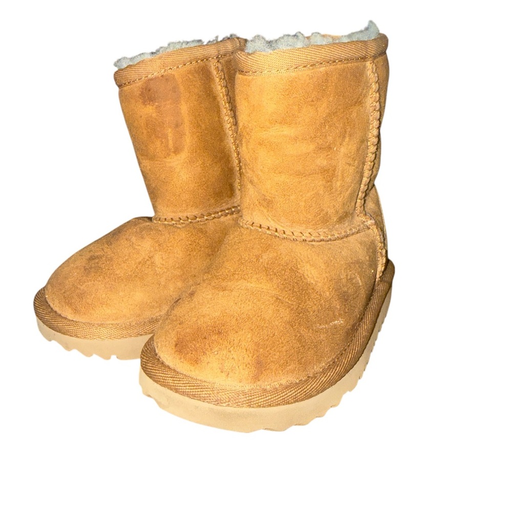 Toddler UGG Classic II Boots – Size 7T (Chestnut)